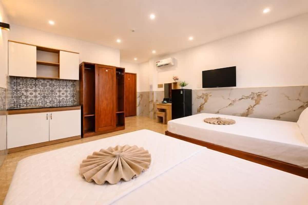 Blackout curtains, soundproofing, free WiFi, bed sheets