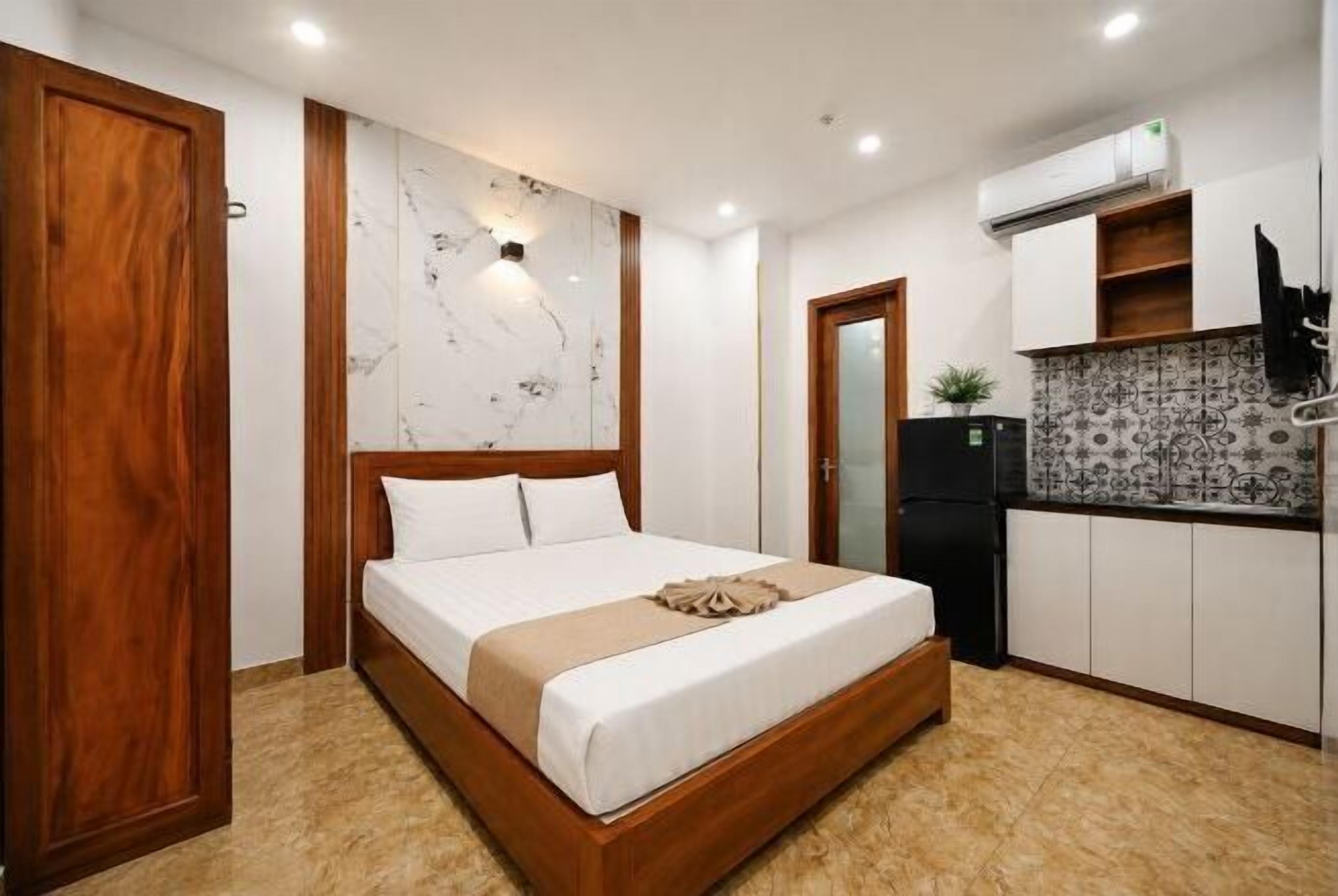 Blackout drapes, soundproofing, WiFi (free), bed sheets