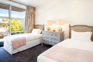 4 bedrooms, desk, iron/ironing board, WiFi