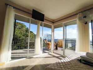 1 bedroom, desk, WiFi, bed sheets