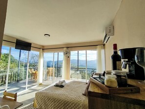 1 bedroom, desk, WiFi, bed sheets