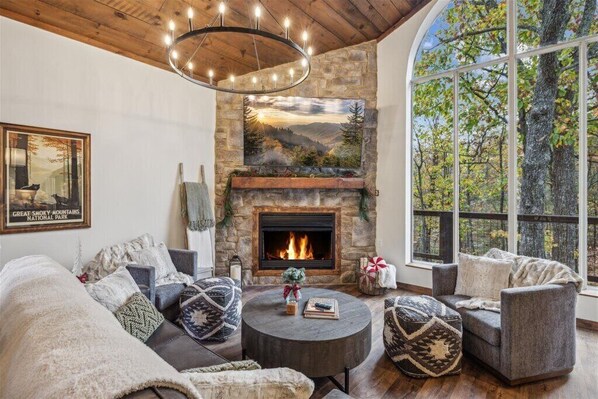 TV - The Secret Room Cabin - Stargazing Net - Your own Pirate Ship Playset (Sevierville)