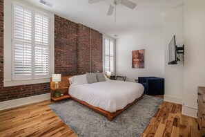 2 bedrooms, desk, iron/ironing board, WiFi - Modern Stylish & Spacious Loft w/Indoor Parking (Birmingham)