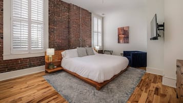 Iron/ironing board, travel crib, WiFi, bed sheets