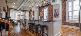 Modern Stylish & Spacious Loft w/Indoor Parking