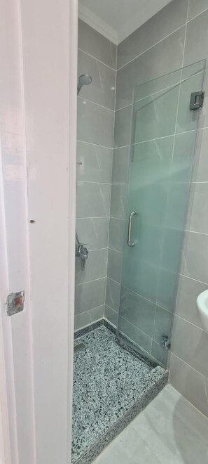 Shower, towels