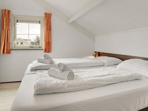 3 habitaciones, muebles diferentes y ropa de cama 