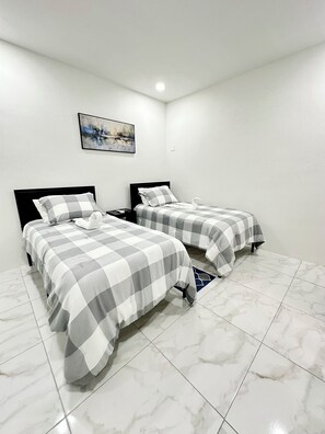 2 bedrooms, in-room safe, desk, iron/ironing board