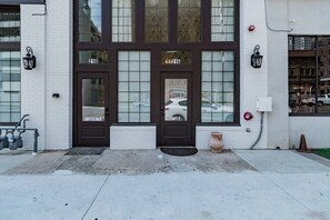 Exterior detail - Beautiful & Extra Large Loft with 2 King Suites (Birmingham)