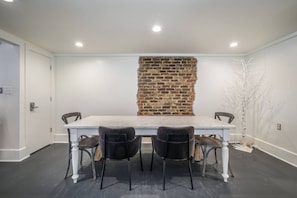Dining - Beautiful & Extra Large Loft with 2 King Suites (Birmingham)