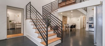 Beautiful & Extra Large Loft with 2 King Suites