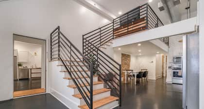 Beautiful & Extra Large Loft with 2 King Suites