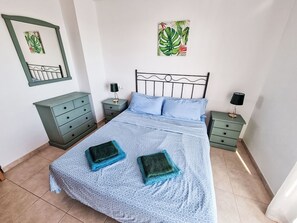 2 habitaciones, escritorio, tabla de planchar con plancha y wifi 