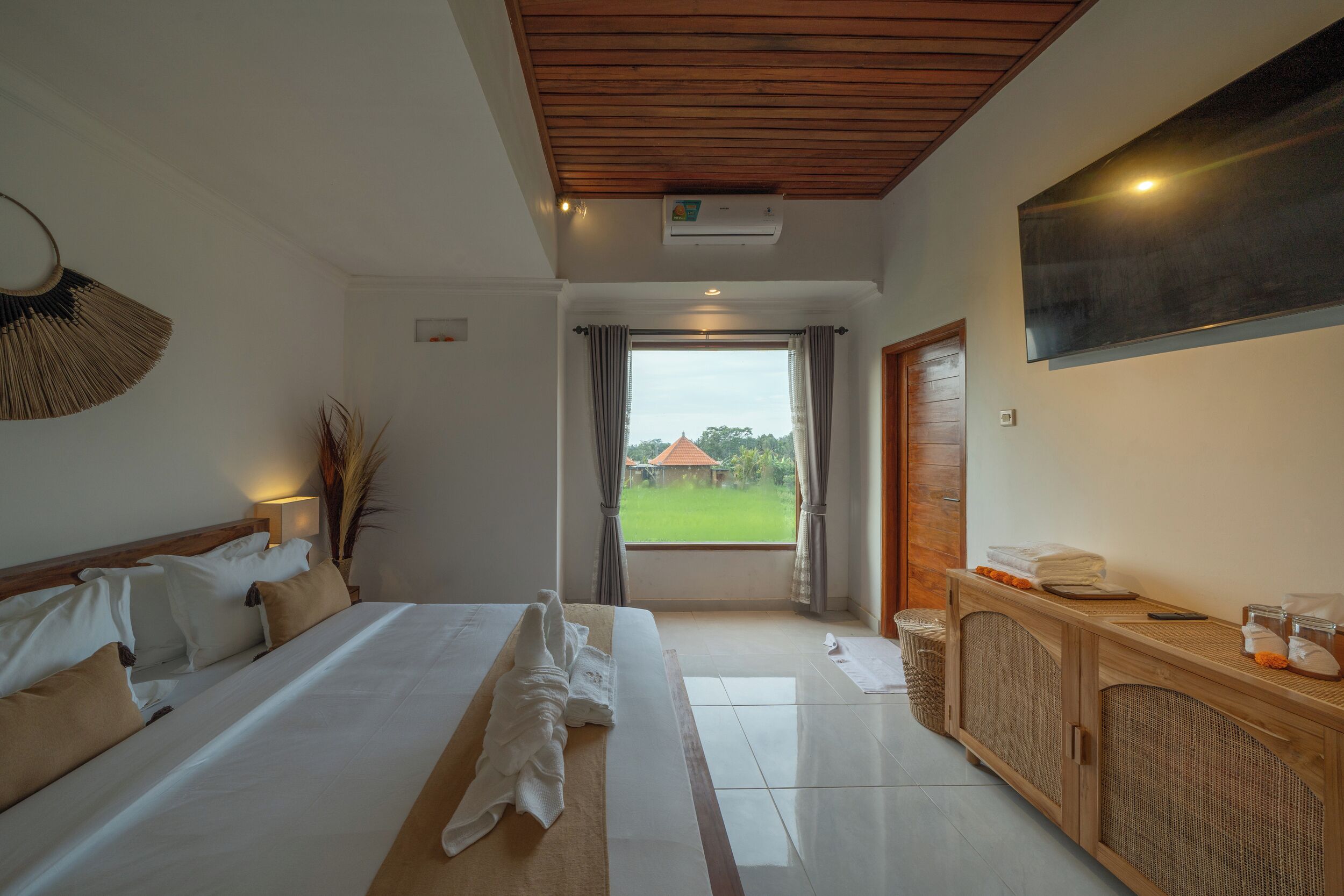 1 habitación, ropa de cama de alta calidad y escritorio 