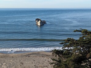 Nær stranden, solsenger og strandhåndklær