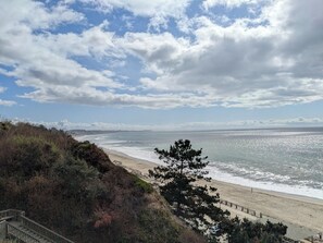 In Strandnähe, Liegestühle, Strandtücher