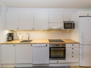 Fridge, microwave, dishwasher, cookware/dishes/utensils