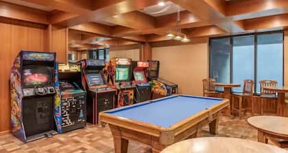 Spend Christmas week across from Heavenly Valley, sleeps 6 in South Lake Tahoe