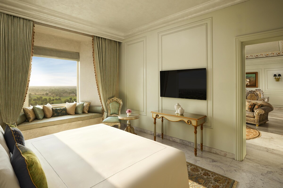 Presidential Two Bedroom Suite with Bathtub and Jacuzzi | Premium bedding, down duvets, minibar, in-room safe
