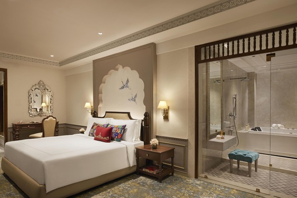 Deluxe Family Room with Indoor Jacuzzi | Premium bedding, down comforters, minibar, in-room safe