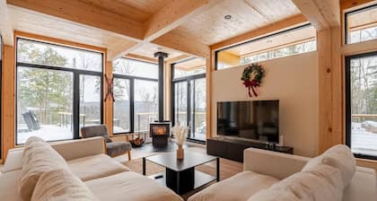 La Kabina w/ Mt Tremblant view