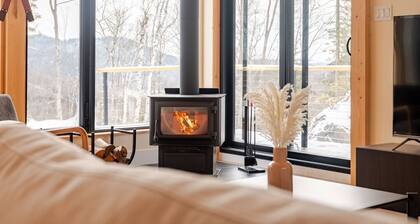 La Kabina w/ Mt Tremblant view