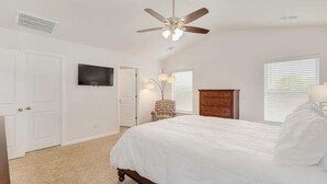 3 Schlafzimmer, Schreibtisch, Bügeleisen/Bügelbrett, kostenloses WLAN