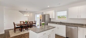 Charming 3-BR,2.5Bath,12 mins away GSP,10 mins BMW,In midof Spartburg Greenville