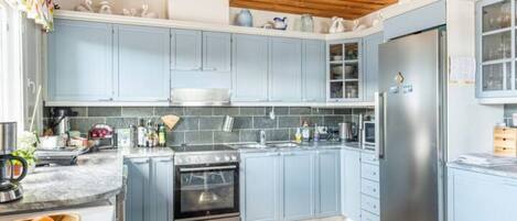 Oven, dishwasher