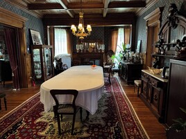 Free daily cooked-to-order breakfast