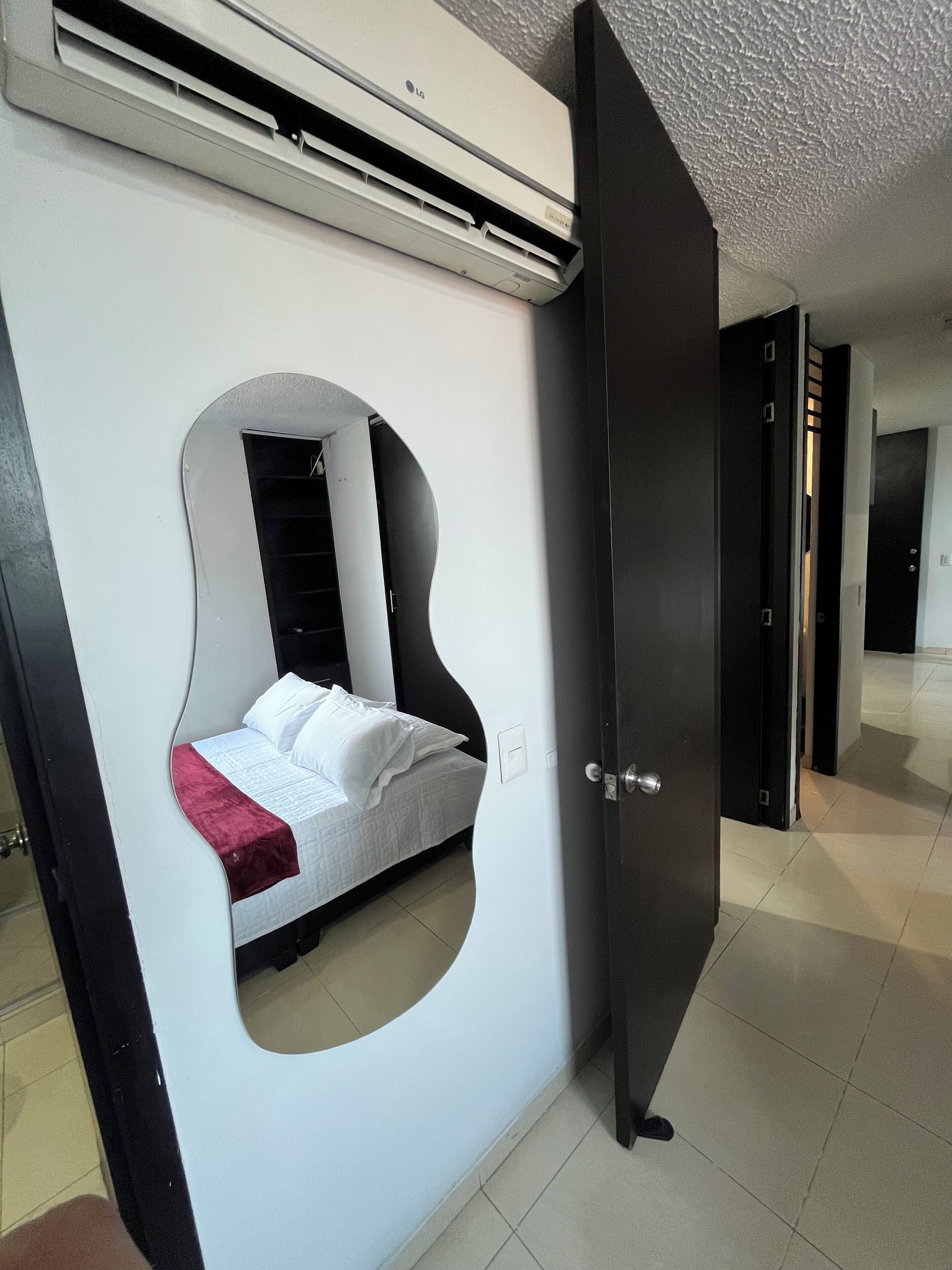 3 chambres, fer et planche à repasser, Wi-Fi, draps fournis