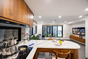 Standard Apartment, Garden View | Private kitchen | Full-size fridge, microwave, oven, stovetop - Urchin Apartment (Hanoi)