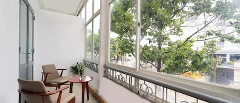 Suite estándar, vista a la ciudad | Terraza o patio