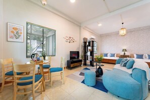 Standard Suite, City View | Desk, laptop workspace, blackout drapes, iron/ironing board - Moonlight Homestay Vung Tau (Ho Chi Minh City)