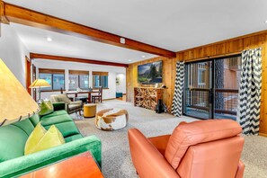 TV, fireplace, offices