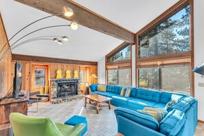 Téléviseur, foyer, bureau