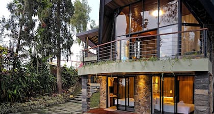 Villa 4-BR Klub Bunga No. 4 Batu Malang