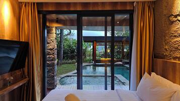 Luxury Villa, Garden View | 4 bedrooms, free WiFi