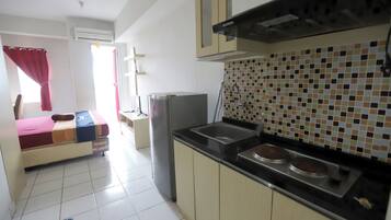 Dobbeltrom – deluxe, byutsikt | Skrivebord