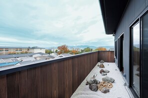 Deluxe driepersoonskamer | Uitzicht op de tuin