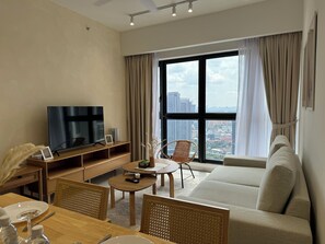 Téléviseur connecté de 55 po avec télévision numérique, livres