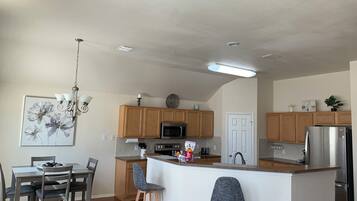 House, 3 Bedrooms | Dining
