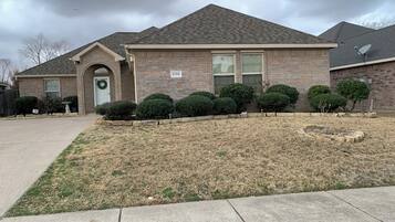 House, 3 Bedrooms | Exterior