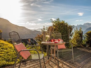 Outdoor dining - Vacation home Nelly by Interhome (Veysonnaz)