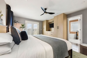 4 bedrooms, desk, iron/ironing board, travel cot - HostWise Stays - Stylish Getaway with Rooftop Deck, BBQ & Garage (Pittsburgh)