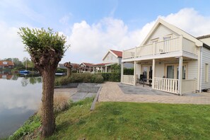 House | Exterior - Bungalow in Zuytland With Private Fishing Jetty (Simonshaven)
