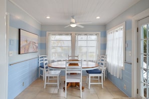 Dining - Charming Island Cottage in Dunes Golf Tennis Club (Sanibel)