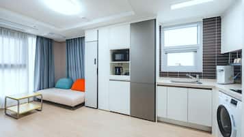 Habitación Deluxe doble, vistas a la ciudad | Sistema de insonorización, wifi gratis, accesible en silla de ruedas