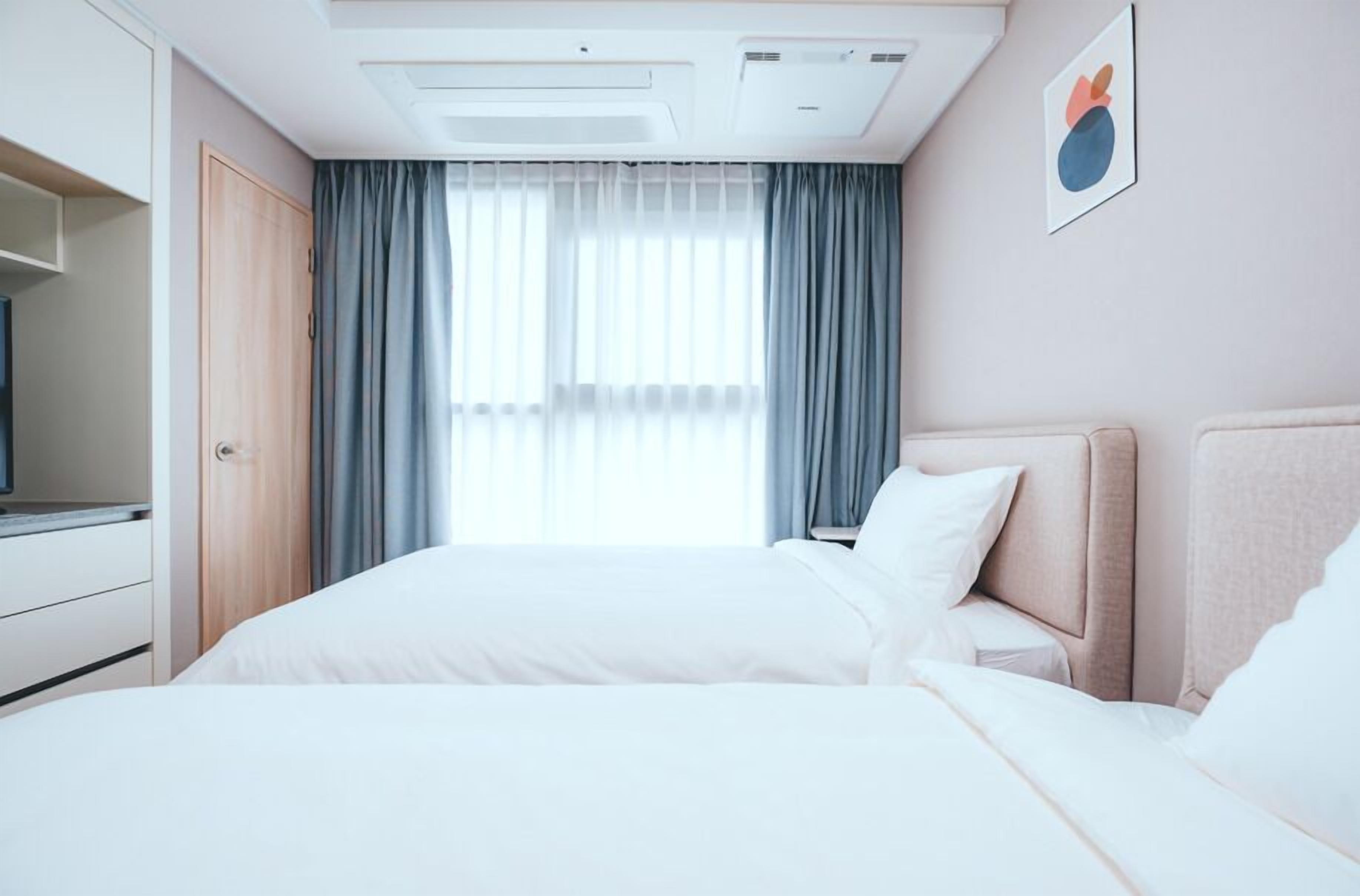 Habitación Business con 2 camas individuales | Sistema de insonorización, tabla de planchar con plancha, wifi gratis