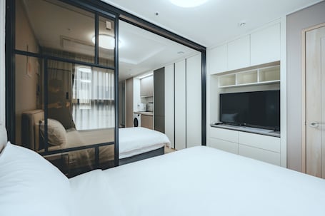 Deluxe Family Twin (including lunch for 2) | Soundproofing, iron/ironing board, free WiFi, wheelchair access. H avenue sasang station Residence hotel